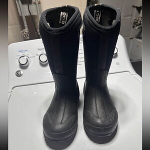Kid size 2 Bogs Winter Boots